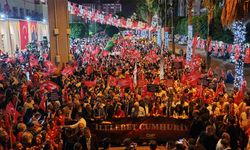 Adana’da Cumhuriyet Coşkusu Bulvarlara Ve Alanlara Sığmadı