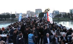 Tarihi Taşköprü’de aynı anda 5 bin kişi iftar açtı