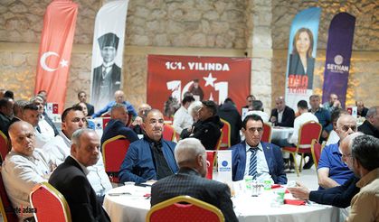Başkan Oya Cumhuriyet Bayramını Muhtarlarla Kutladı