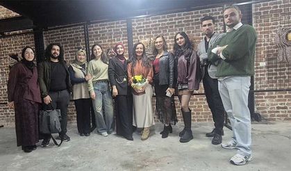 Aytuna Cora’nın “Ben Hâlâ O Evin İçindeyim” Sergisi Adana’da Yoğun İlgi Görüyor