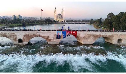 Tarihi Taşköprü’de aynı anda 5 bin kişi iftar açtı