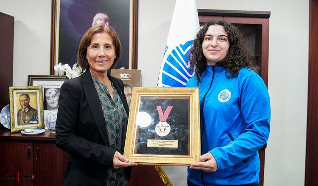 Başkan Oya Tekin Türkiye Şampiyonu Sara'yı Ağırladı