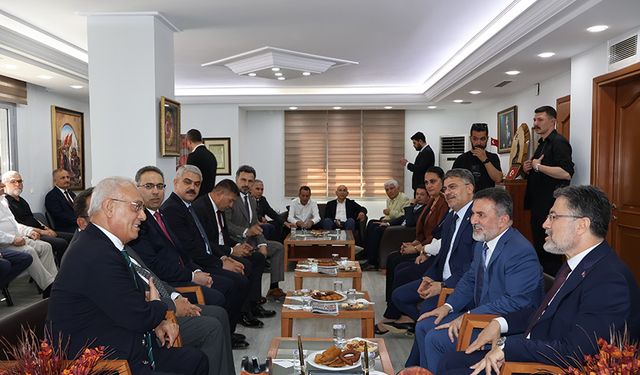 Bakan Yumaklı’dan Başkan Yusuf Kanlı’ya ziyaret