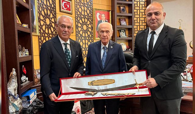 Devlet Bahçeli’ye Adana’dan Anlamlı Hediye!