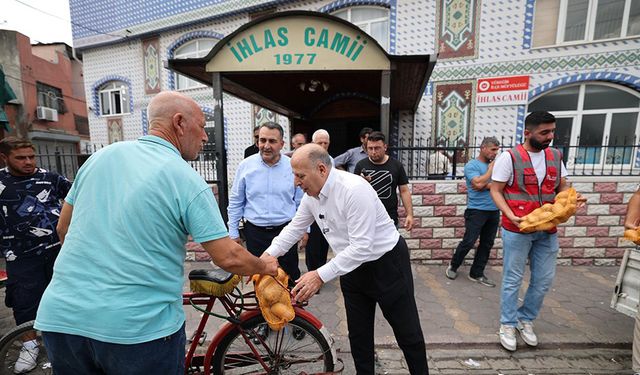 Yüreğir Belediyesi Dar Gelirli Ailelere Ücretsiz Patates Dağıttı