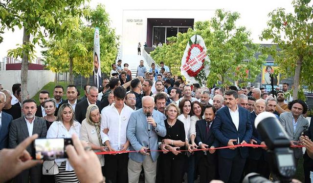 Milyonların Ferdi Babası Arabeskin Taçsız Kralı Ferdi Tayfur Adana'da Ölümsüzleşti