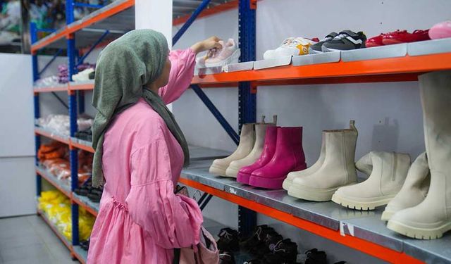 Dar Gelirli Ailelerin Yüzü Seyhan’da İhtiyaç Bankası ile Gülüyor