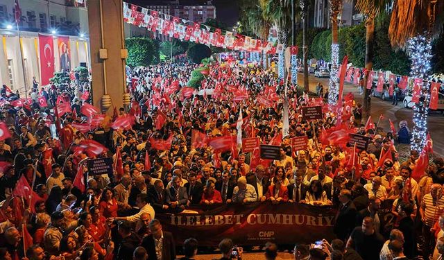 Adana’da Cumhuriyet Coşkusu Bulvarlara Ve Alanlara Sığmadı