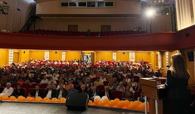 LÖSEV’İN İYİLEŞEN GENÇLERİNDEN UMUT DOLU SERGİ: ÇİÇEKLERİN ŞARKISI