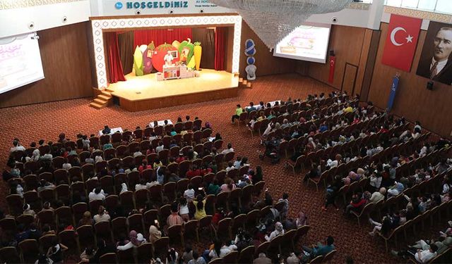 “Şeker Usta” Atatürk Kültür Merkezi’nde Minik Seyircilerle Buluştu