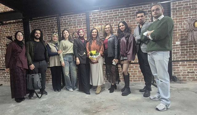 Aytuna Cora’nın “Ben Hâlâ O Evin İçindeyim” Sergisi Adana’da Yoğun İlgi Görüyor