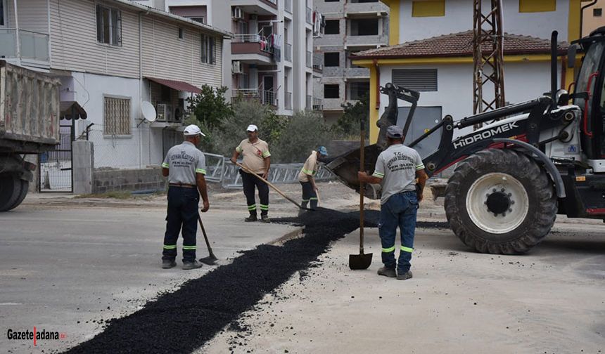 Ceyhan Belediyesi'nden Yol ve Kaldırım Onarım Seferberliği