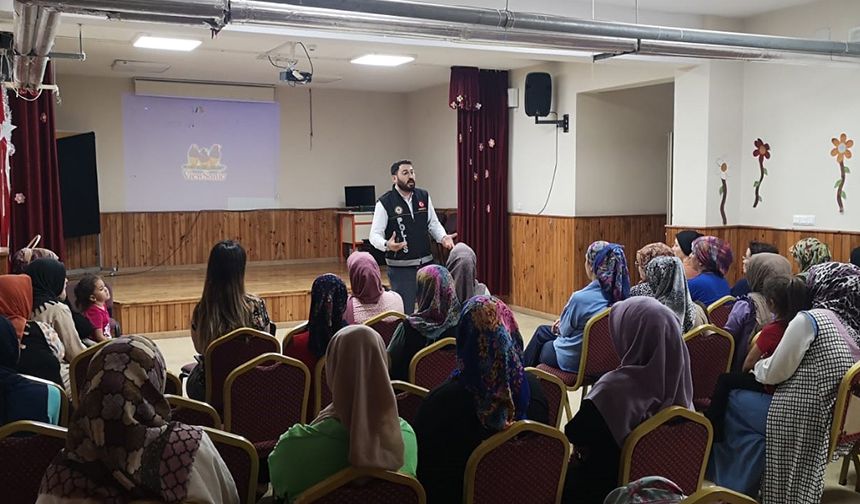Adana Narkotik ekipleri Uyuşturucuyla Mücadele Eğitimi Verdi