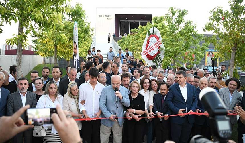 Milyonların Ferdi Babası Arabeskin Taçsız Kralı Ferdi Tayfur Adana'da Ölümsüzleşti