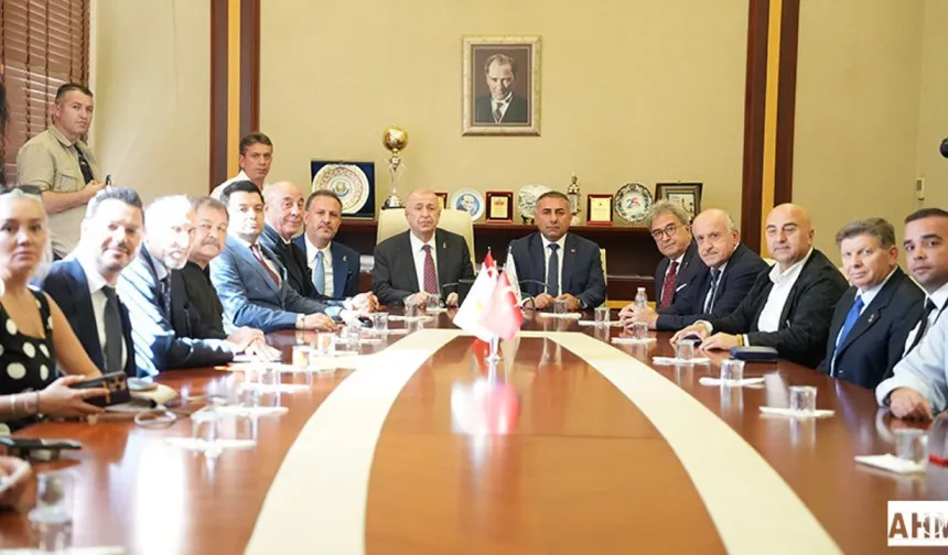 Prof. Dr. Özdağ’dan Zeydan Karalar’a Destek Mesajı