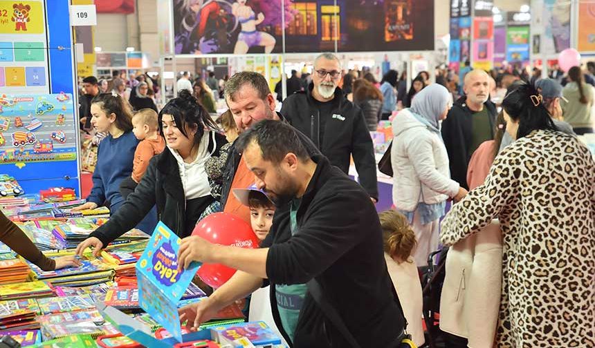 Çukurova Kitap Fuarı Kapılarını Açtı: Edebiyatın Kalbi Adana’da Atıyor