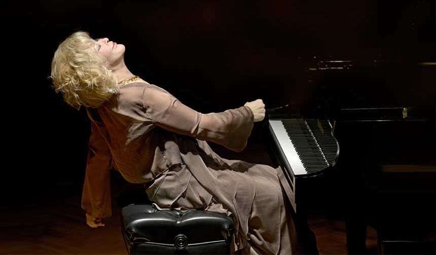 Gülsin Onay ve Çukurova Devlet Senfoni Orkestrası’ndan Anlamlı Konser