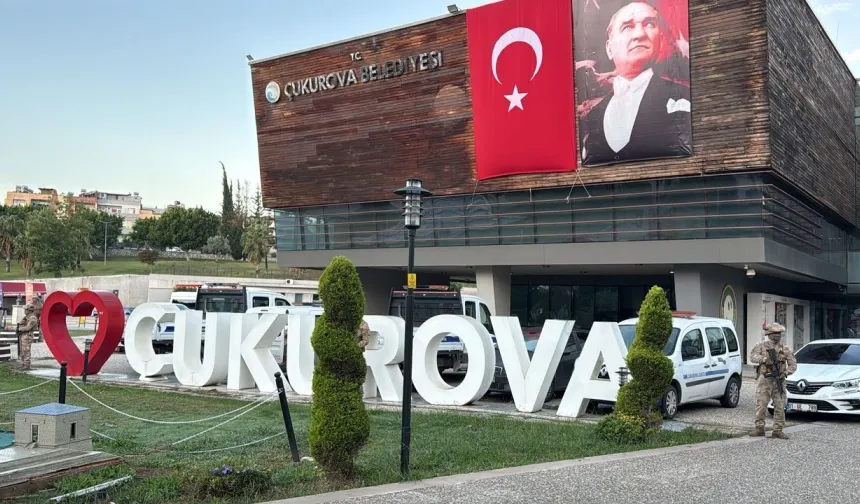 Adana Çukurova Belediyesi'ne operasyon