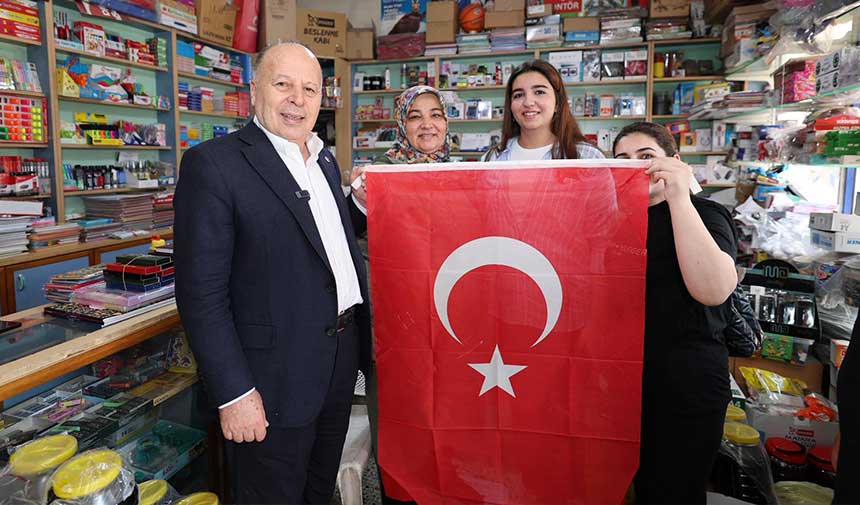 Yuregir Bld Bayrak Dagitti 2