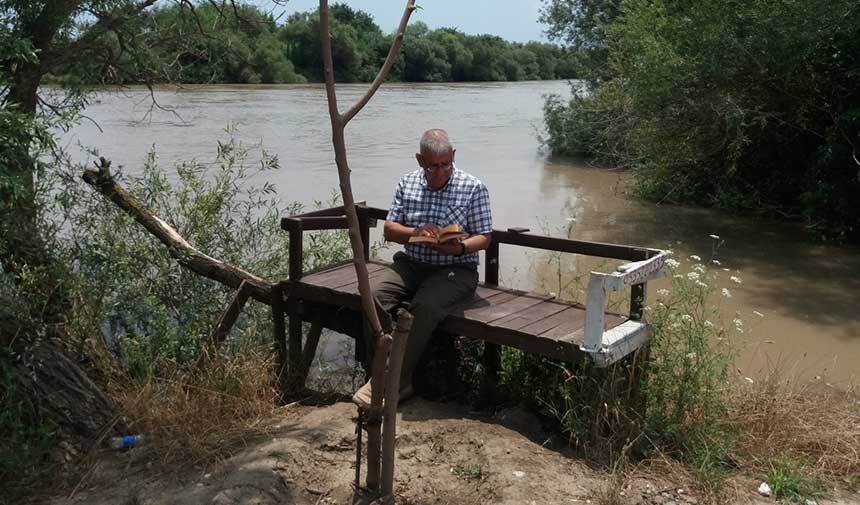 Sedat Memili Seyhan Kıyısında Ağaç Gölgesi