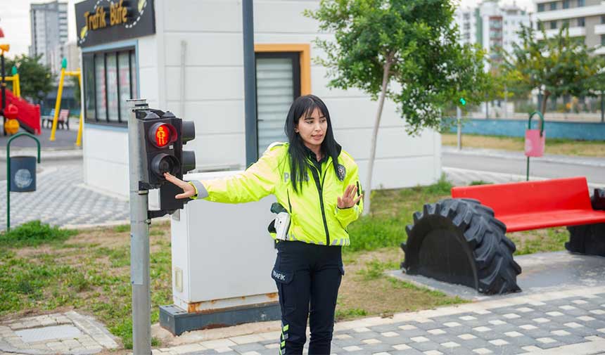 Seyhan Belediyesi Cocuklara Trafik Kulturunu Asiliyor 3-1