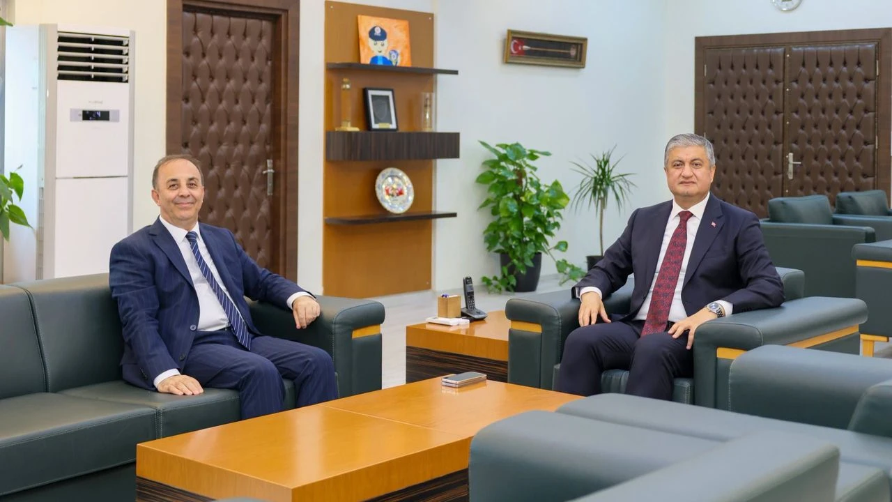 Emnıyet Muduru 2